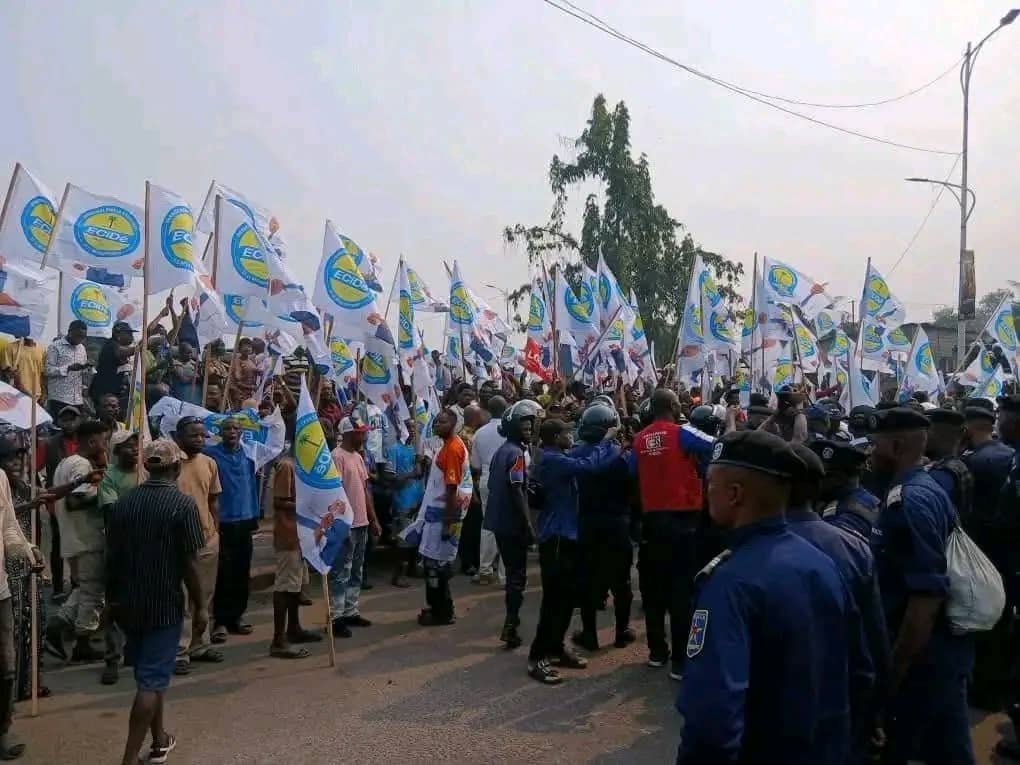 RDC : MARCHE PACIFIQUE DE LA COALITION C64, LA CNDH DÉNONCE L’ATTAQUE DES MANIFESTANTS ENTRE LES 10ᵉ, 11ᵉ ET 12ᵉ RUES DE LIMETE